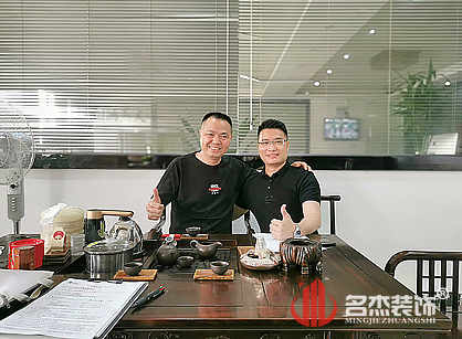 又成功签约了服装公司办公室番茄视频黄色APP下载链接